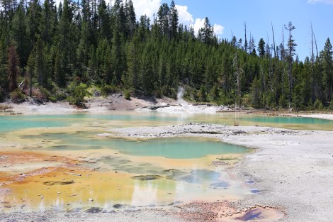Norris Geyser Basin, Crackling Lake, Yellowstone